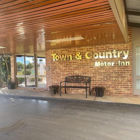 פורבס Town & Country Motor Inn מראה חיצוני תמונה