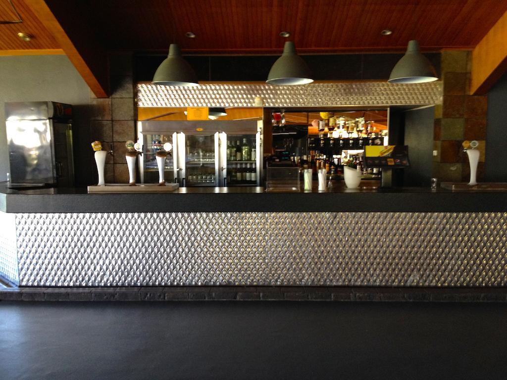 פורבס Town & Country Motor Inn מראה חיצוני תמונה