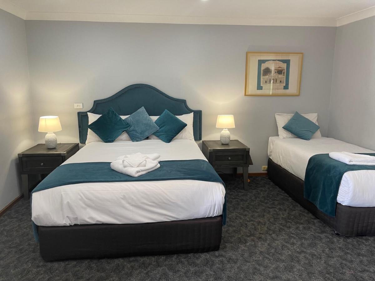 פורבס Town & Country Motor Inn מראה חיצוני תמונה