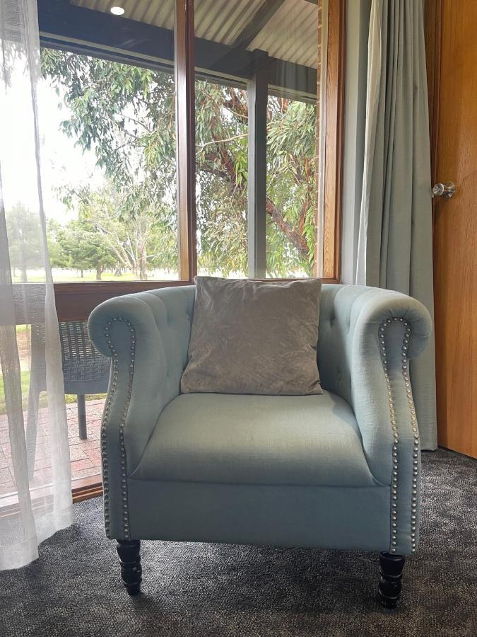 פורבס Town & Country Motor Inn מראה חיצוני תמונה