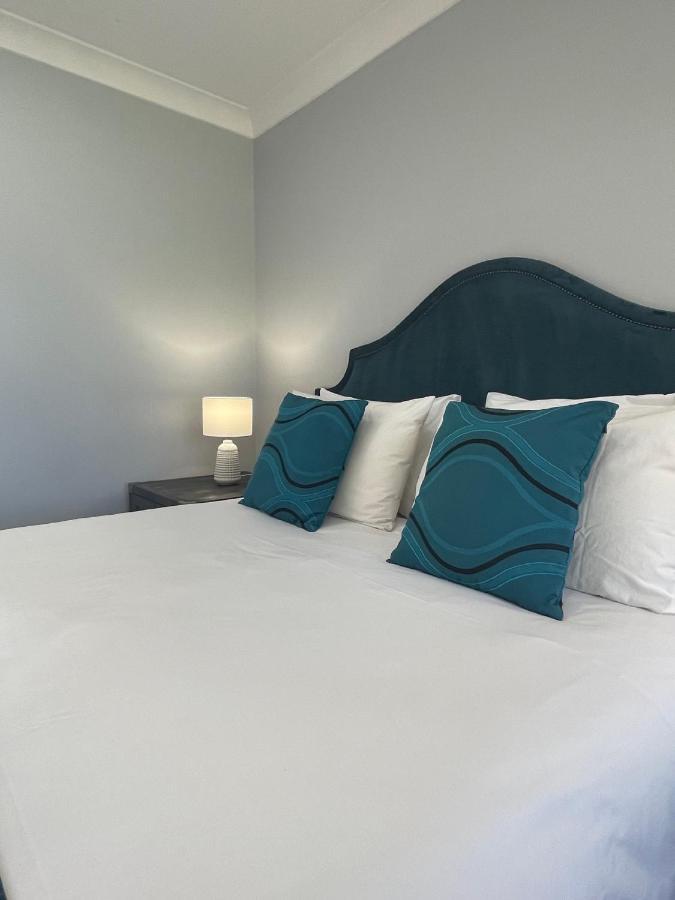 פורבס Town & Country Motor Inn מראה חיצוני תמונה