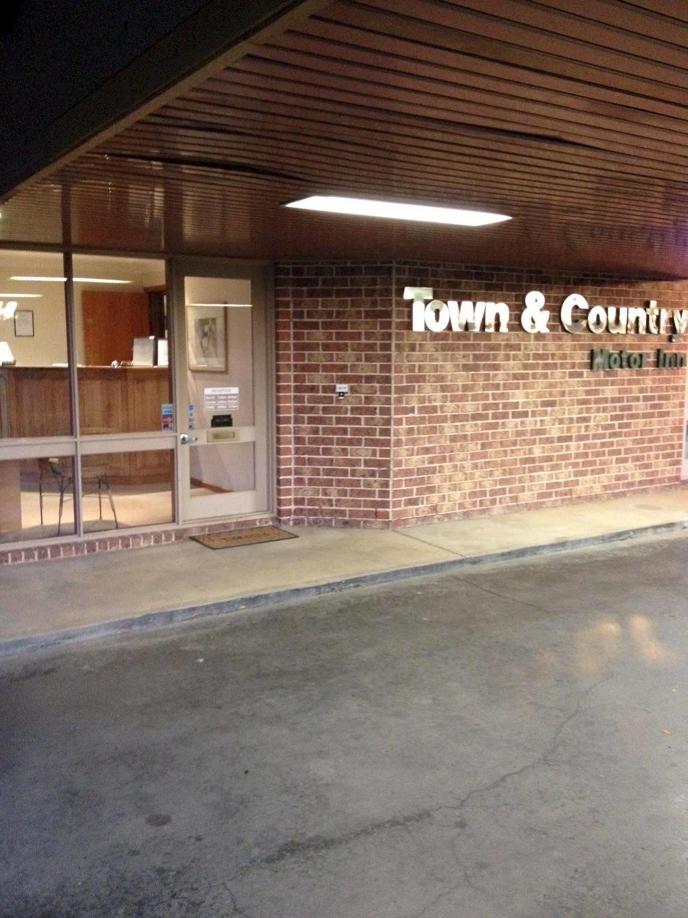 פורבס Town & Country Motor Inn מראה חיצוני תמונה