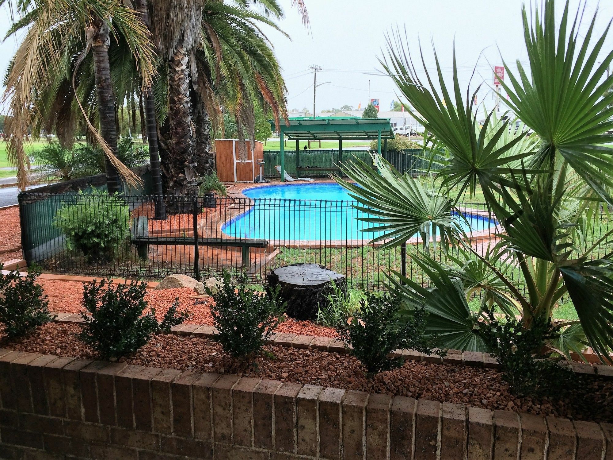 פורבס Town & Country Motor Inn מראה חיצוני תמונה